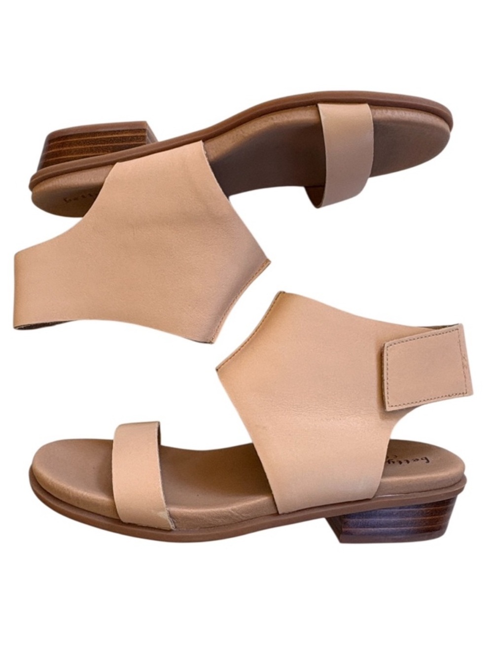 Like New Bettye Muller Leather
Sandals Cream Size 6.5